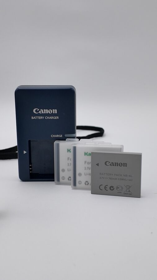 Canon Powershot Digital Elph Sd1000 / Ixus 70 Digital Camera Bundle!